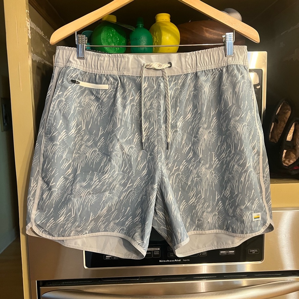 Vuori Men’s Banks Sky Blue/Gray Shorts Sz. XL NWOT